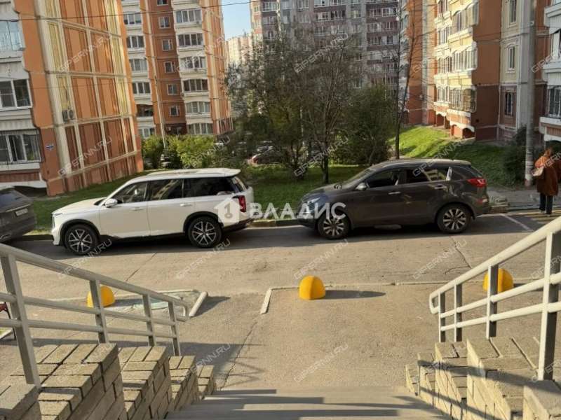 трёхкомнатная квартира на улице Родионова дом 165 к1