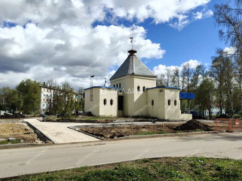 здание под офис, торговую площадь на улице Баранова