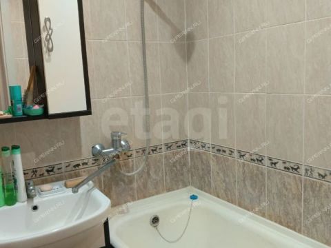 2-komnatnaya-ul-melnikova-pecherskogo-d-8 фото