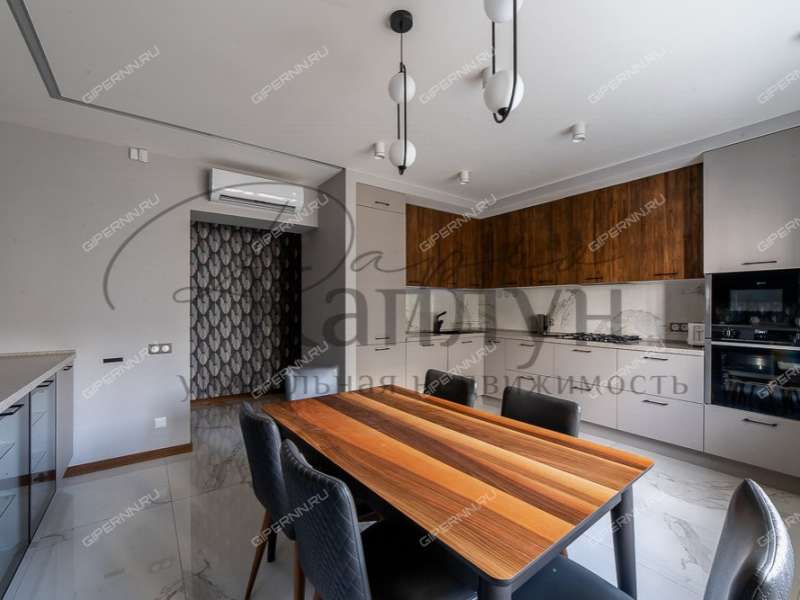 четырёхкомнатная квартира на улице Октябрьской Революции дом 45