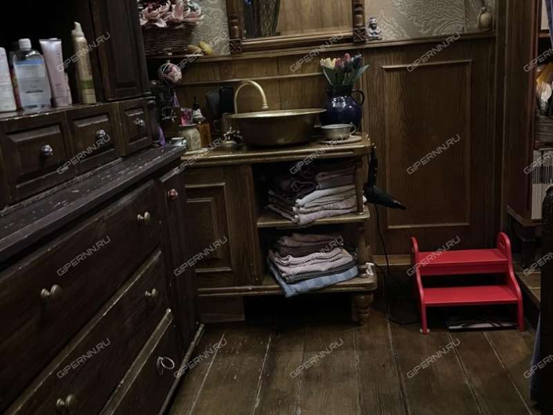 четырёхкомнатная квартира на улице Воровского дом 24