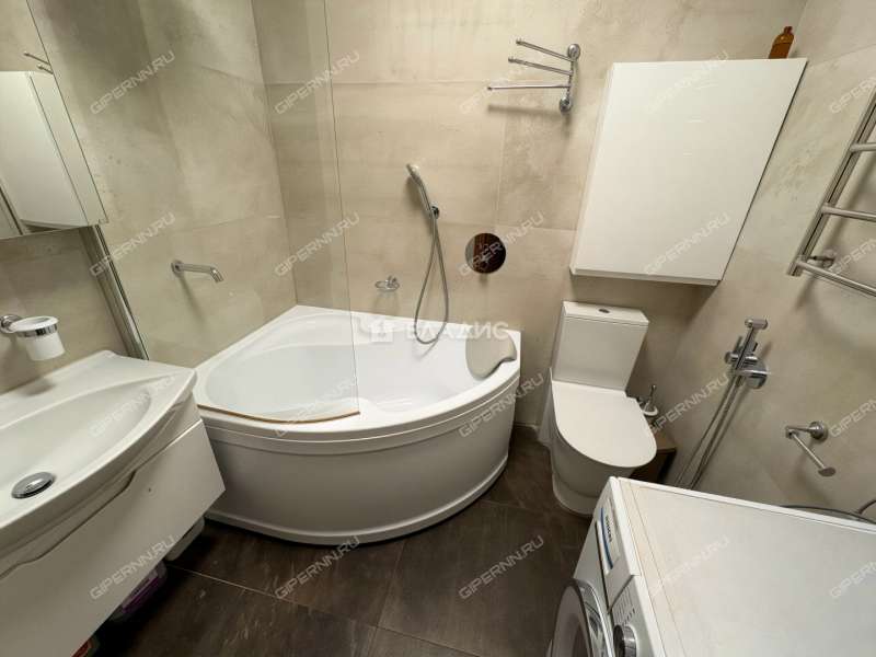 трёхкомнатная квартира на улице Краснодонцев дом 5