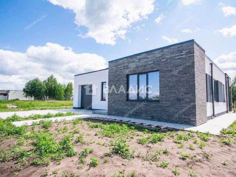 дом на  село Безводное