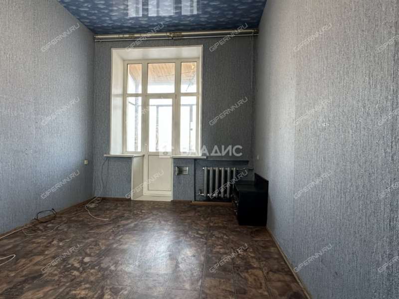 трёхкомнатная квартира на улице Коминтерна дом 4