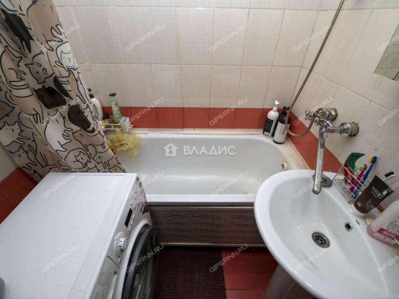 трёхкомнатная квартира на улице Коминтерна дом 20