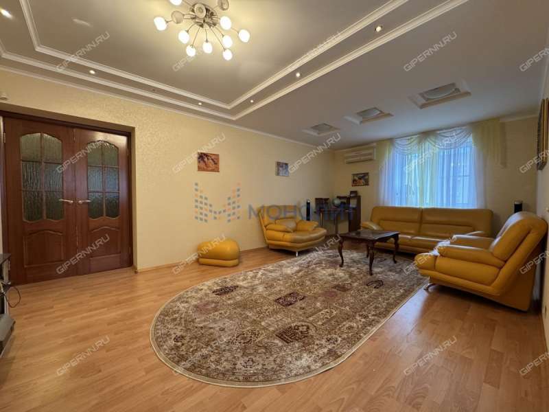 трёхкомнатная квартира на Керченской улице дом 28