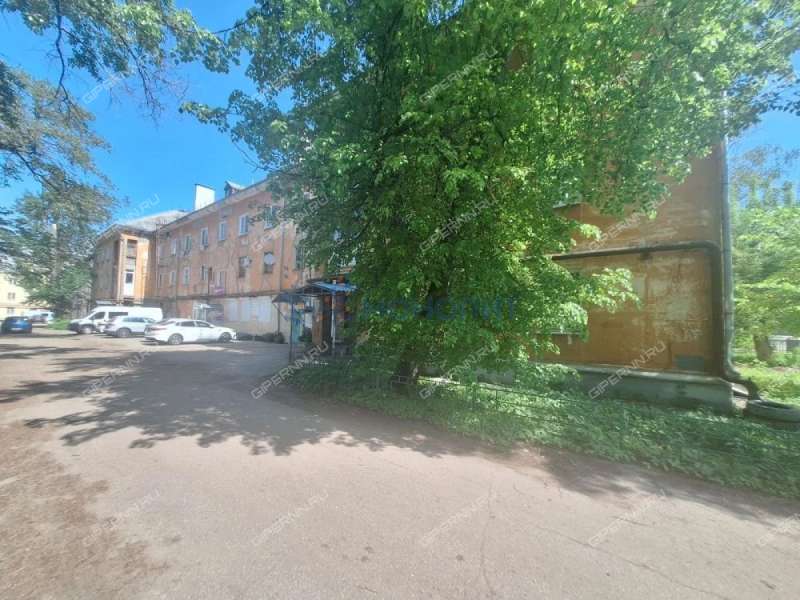 помещение под офис, торговую площадь на улице Космонавта Комарова