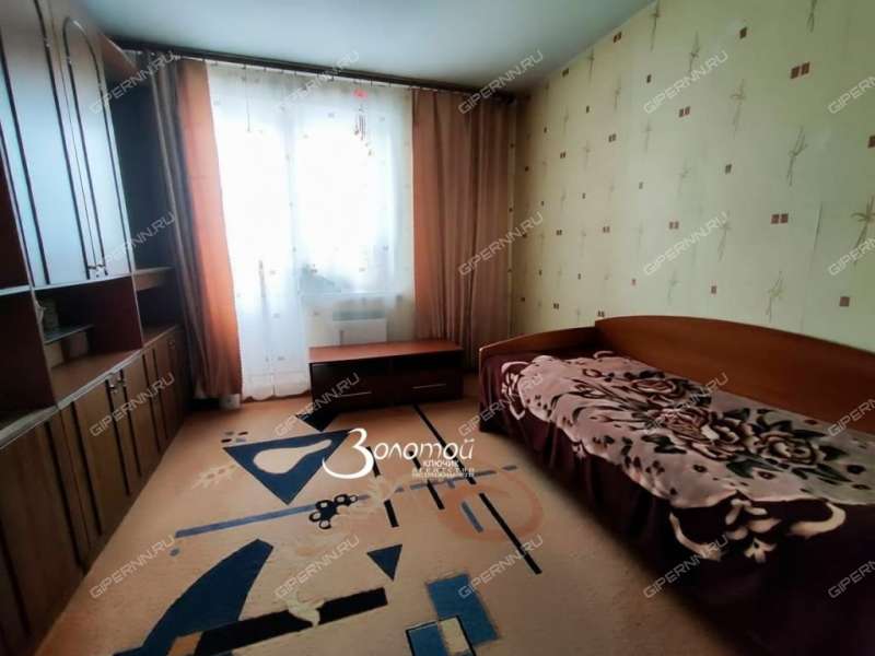 трёхкомнатная квартира на Вятской улице дом 1