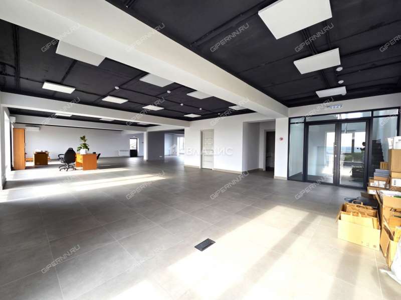 здание под офис, торговую площадь на улице Ларина