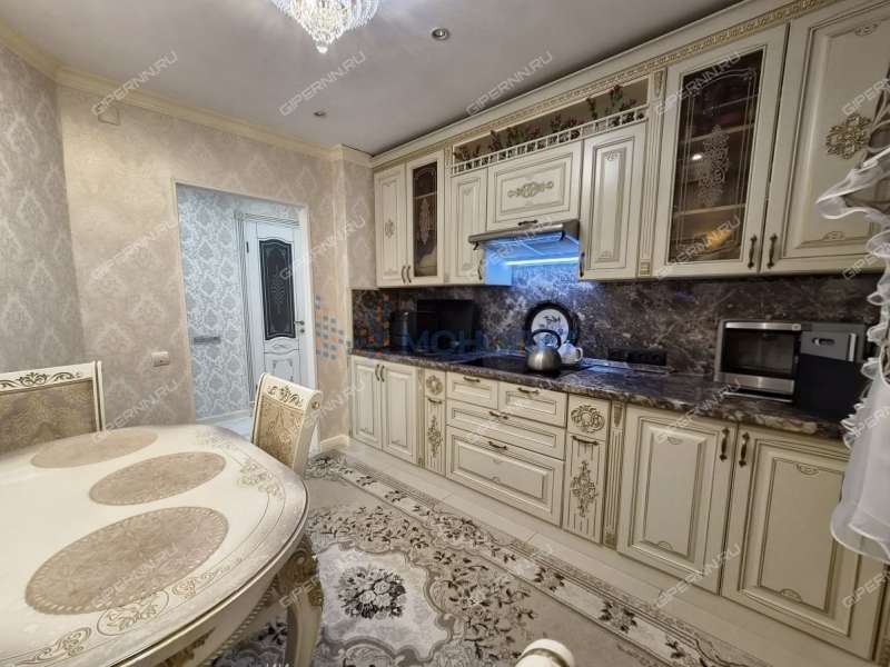 трёхкомнатная квартира на улице Движенцев дом 1