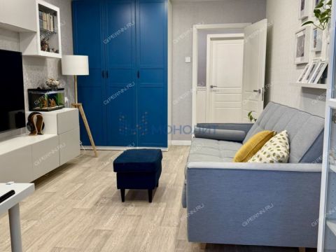 4-komnatnaya-ul-strokina-d-18 фото