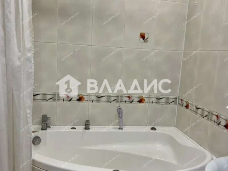 трёхкомнатная квартира на Мончегорской улице дом 18 к2