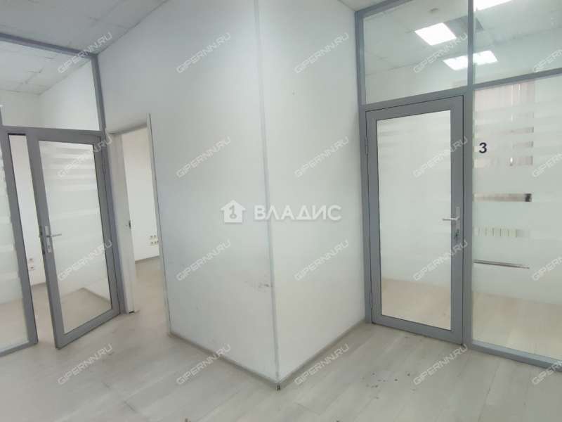 здание под офис, торговую площадь на Новой улице