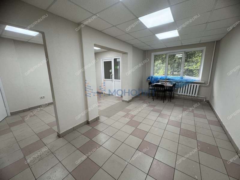 помещение под офис, торговую площадь на улице Героя Советского Союза Усилова