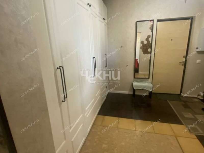 трёхкомнатная квартира на улице Верхнепечёрская дом 15 к1