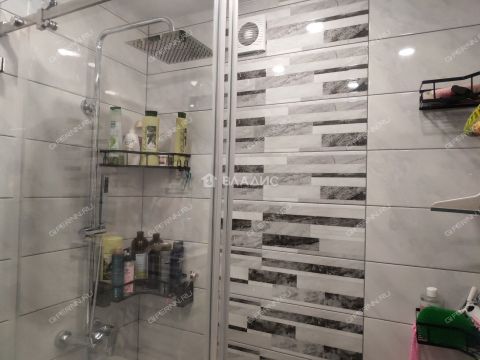 3-komnatnaya-ul-geroya-chugunova-d-5a фото