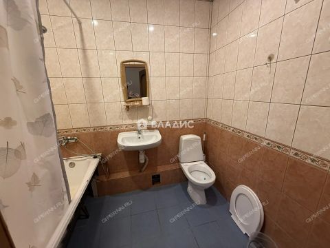2-komnatnaya-ul-kosmonavta-komarova-d-13a фото