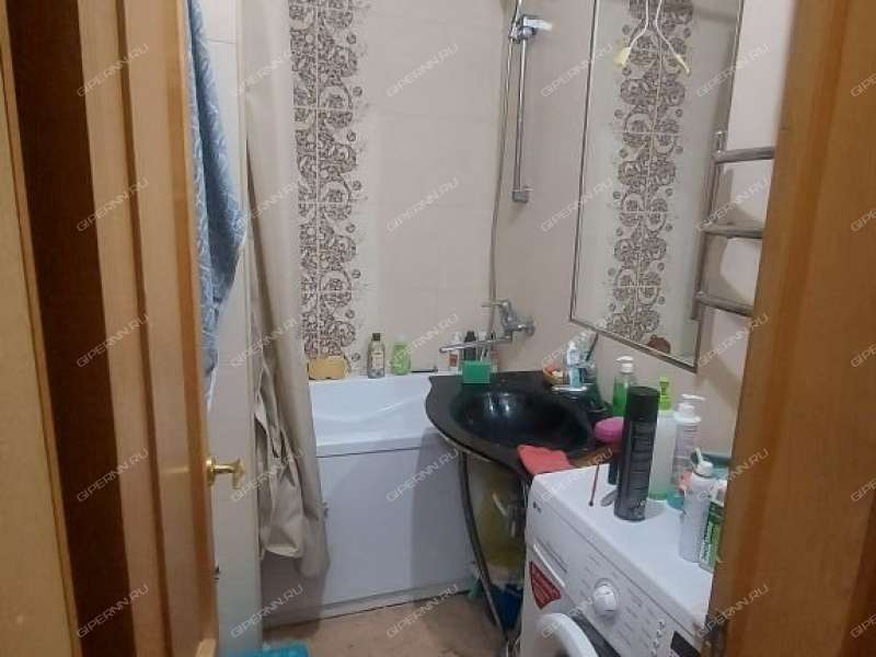 трёхкомнатная квартира на проспекте Кирова дом 29