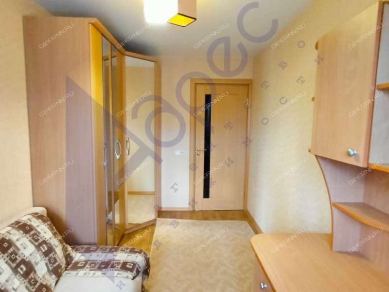 трёхкомнатная квартира на Горловской улице дом 5