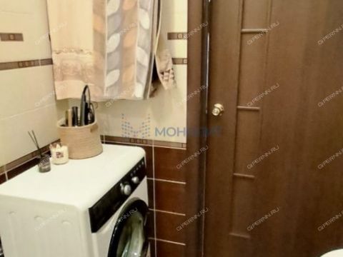 3-komnatnaya-ul-vyatskaya-d-9 фото