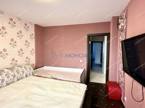 2-komnatnaya-ul-vyatskaya-d-1 фото