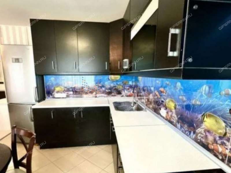 трёхкомнатная квартира на Вятской улице дом 1