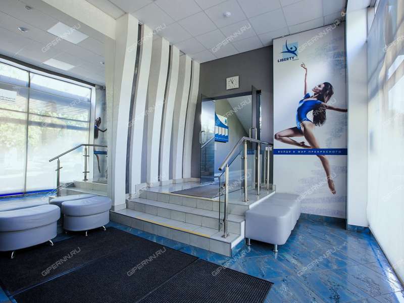 помещение под помещение свободного назначения, торговую площадь на Молодёжном проспекте