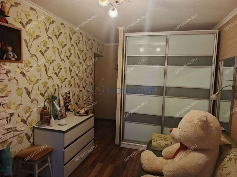 трёхкомнатная квартира на улице Александра Хохлова дом 21