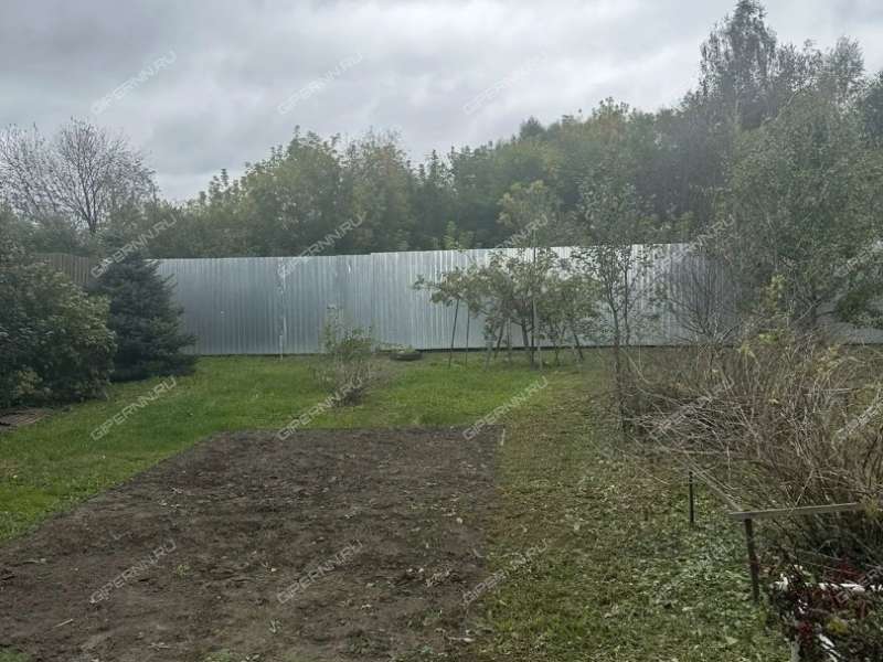 дом на Центральной улице село Лакша