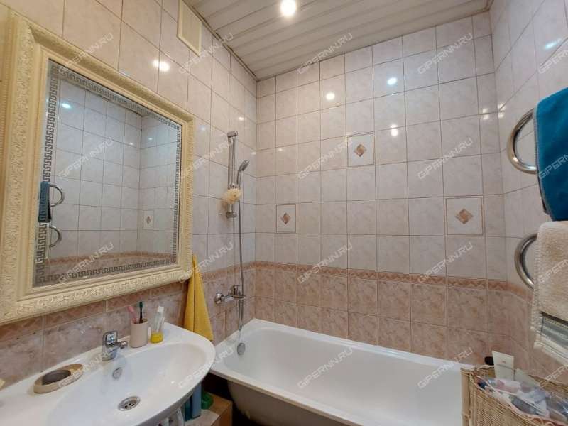 трёхкомнатная квартира на проспекте Кирова дом 6