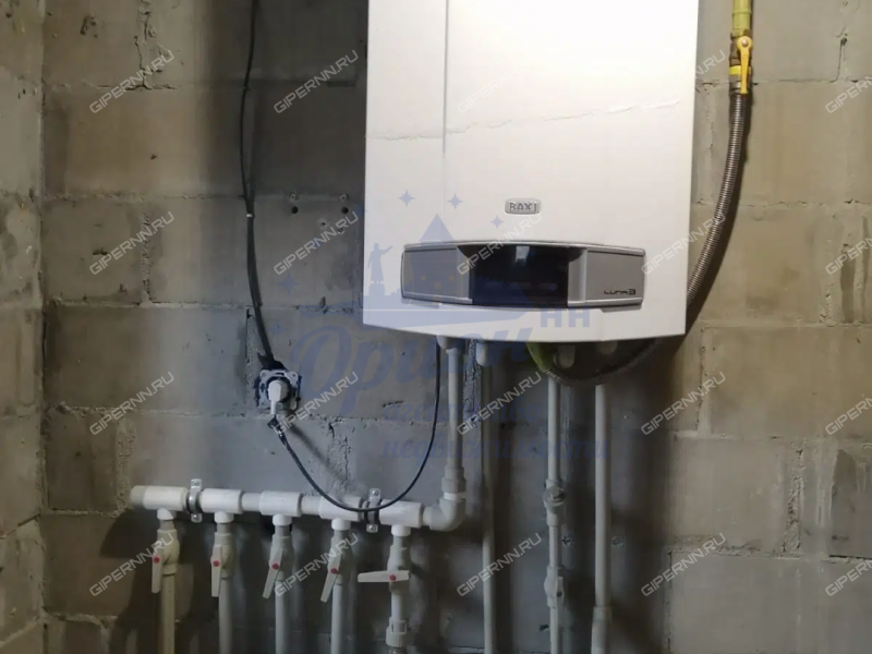 дом на Центральной улице село Криуша