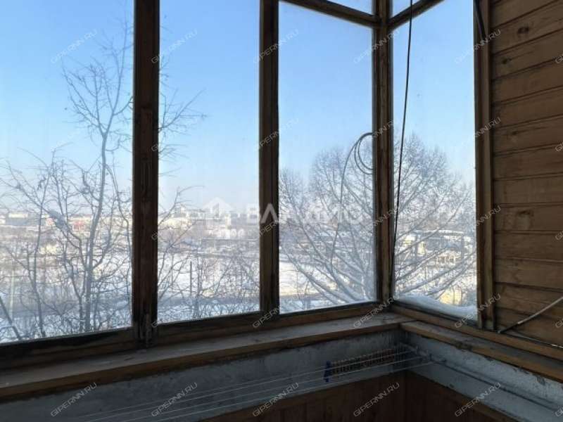 трёхкомнатная квартира на улице Коминтерна дом 4