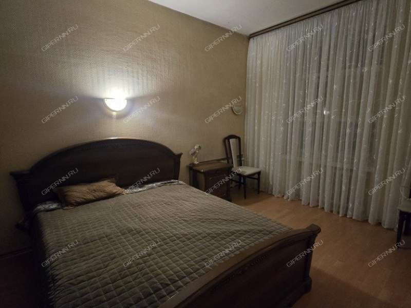 трёхкомнатная квартира на улице Ярошенко дом 1