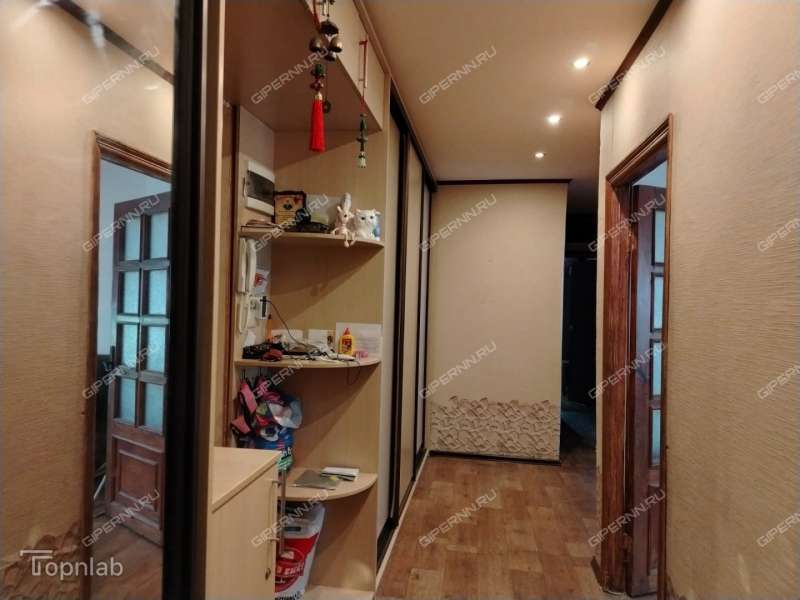 четырёхкомнатная квартира в 2-м микрорайоне дом 1 город Кстово