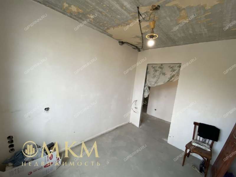 четырёхкомнатная квартира на улице Юлиуса Фучика дом 37