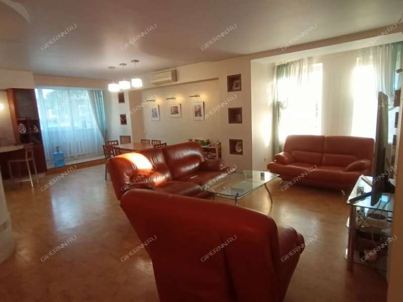 трёхкомнатная квартира на улице Максима Горького дом 232