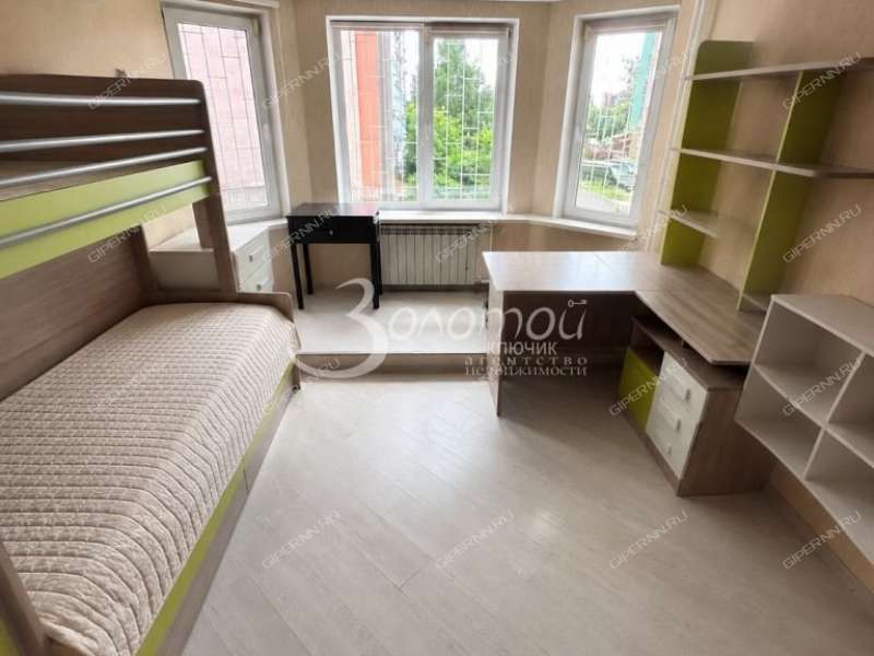 трёхкомнатная квартира на улице Нижне-Печерская дом 8