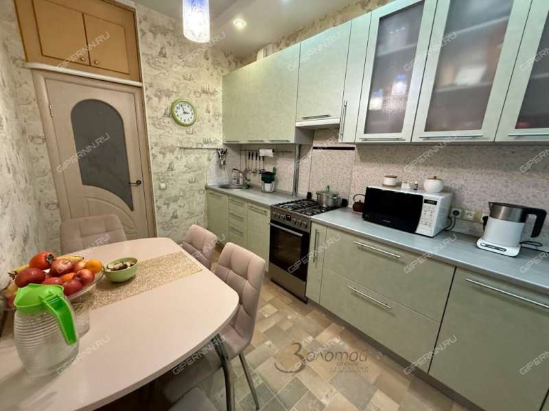 трёхкомнатная квартира на улице Челюскинцев дом 2