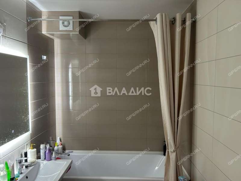 трёхкомнатная квартира на проспекте Героев Донбасса дом 16