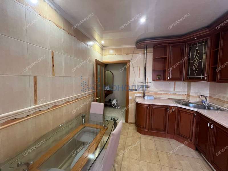 трёхкомнатная квартира на улице Бурденко дом 35