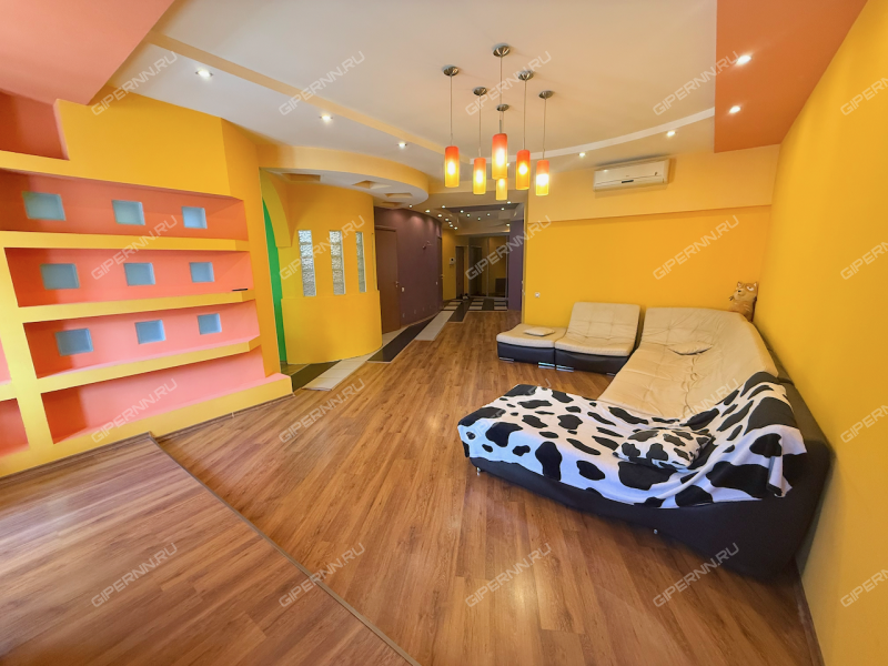 трёхкомнатная квартира на улице Коминтерна дом 127