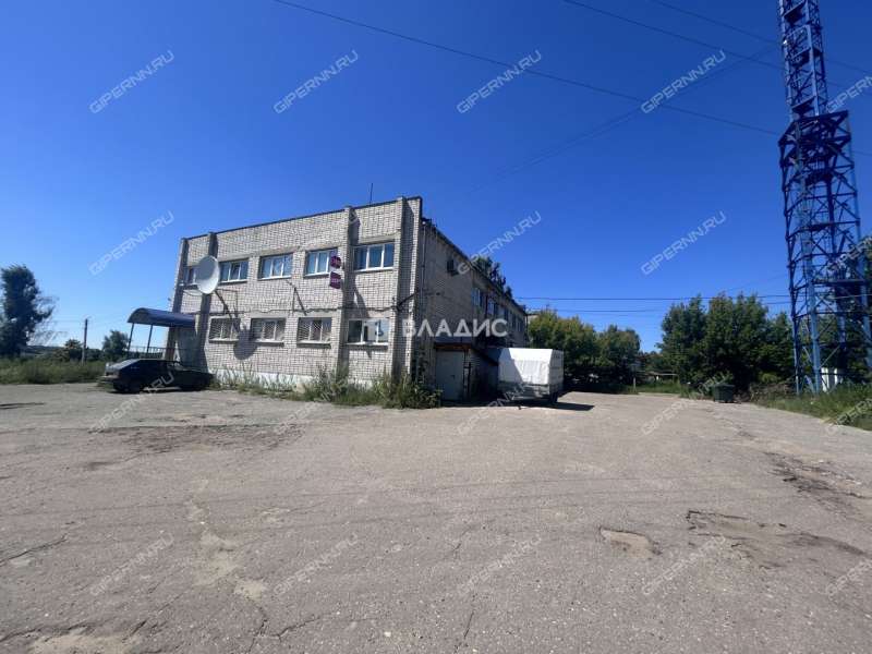 здание под офис, торговую площадь на Садовой улице село Работки