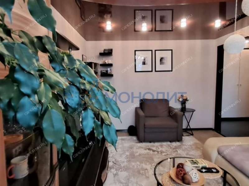 трёхкомнатная квартира на Вятской улице дом 9