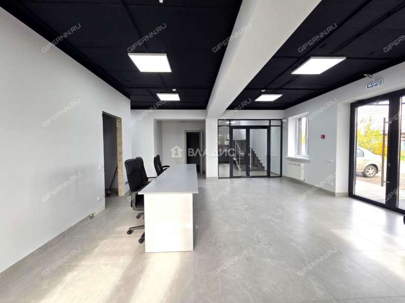 здание под офис, торговую площадь на улице Ларина