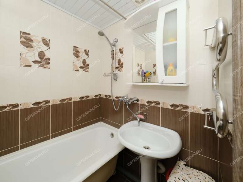 трёхкомнатная квартира на улице Адмирала Макарова дом 12