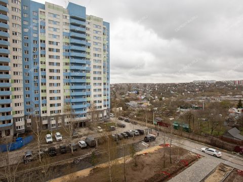 3-komnatnaya-ul-vyatskaya-d-1 фото