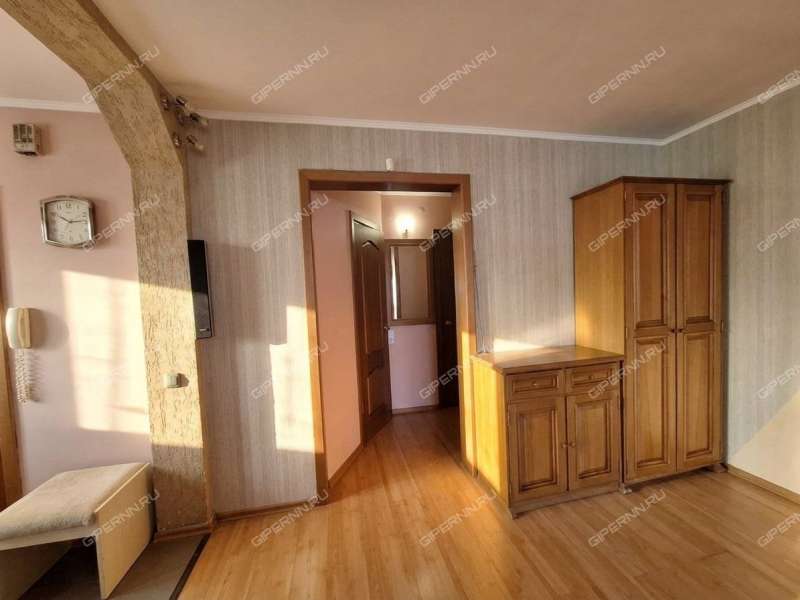 трёхкомнатная квартира на Керченской улице дом 28