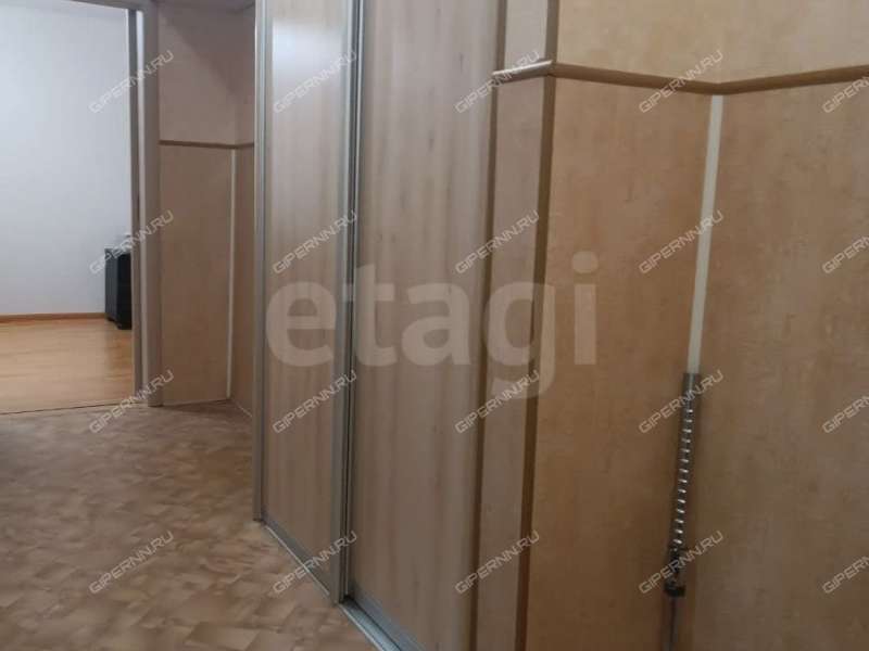 двухкомнатная квартира на улице Верхнепечёрская дом 12