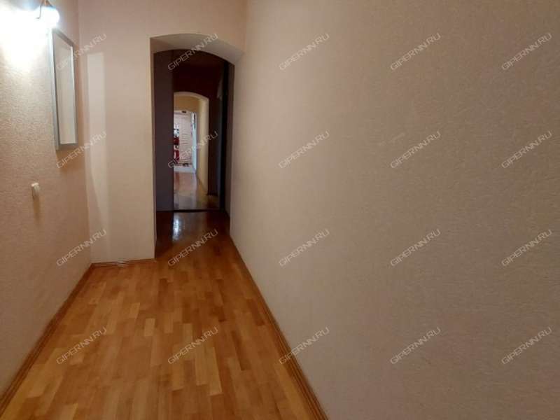 трёхкомнатная квартира на проспекте Кирова дом 6