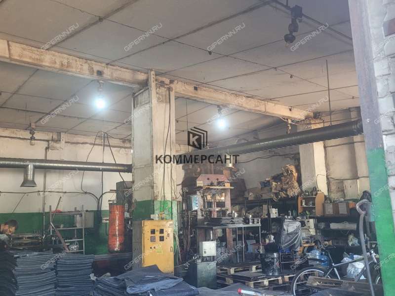 здание под офис, торговую площадь на улице Юлиуса Фучика